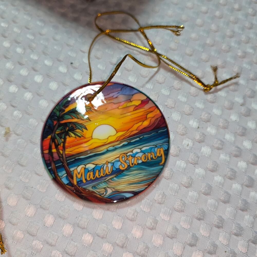 HAWAIIAN MAUI STRONG CHRISTMAS ORNAMENT  1 ornament